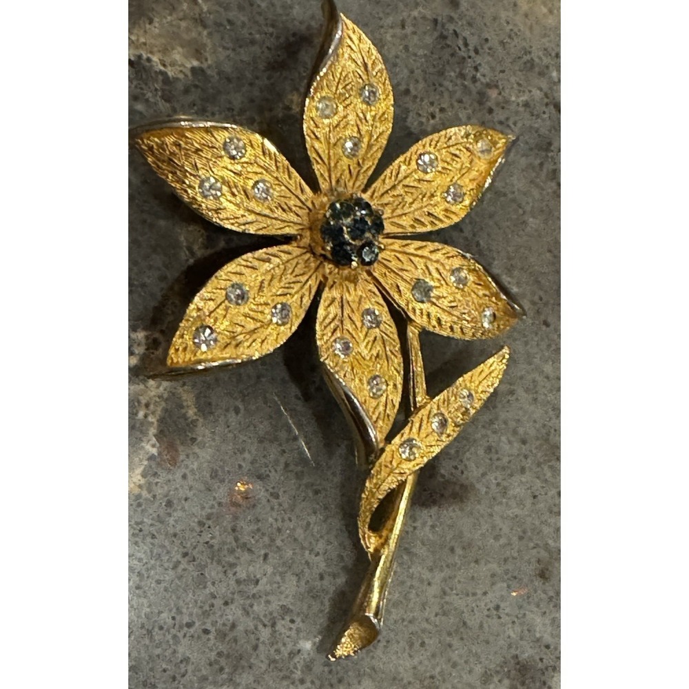 Vintage Signed JJ‎ Gold Tone Rhinestone Flower Brooch Floral Spray w Stones